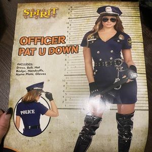 Spirit costume size small includes everything except the boots and the gloves.